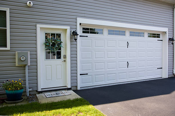 24/7 Emergency Garage Door Panel Replacement experts in Bethany, IL